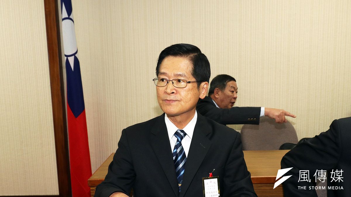 國防部長嚴德發25日在立法院外交國防委員會會前受訪,表示行政院長賴清德指出2015年美艦通過台海10次的說法並沒有錯,「是我跟他報告的」。(蘇仲泓攝) 國防部長嚴德發25日在立法院外交國防委員會會前受訪,表示行政院長賴清德指出2015年美艦通過台海10次的說法並沒有錯,「是我跟他報告的」。(蘇仲泓攝)