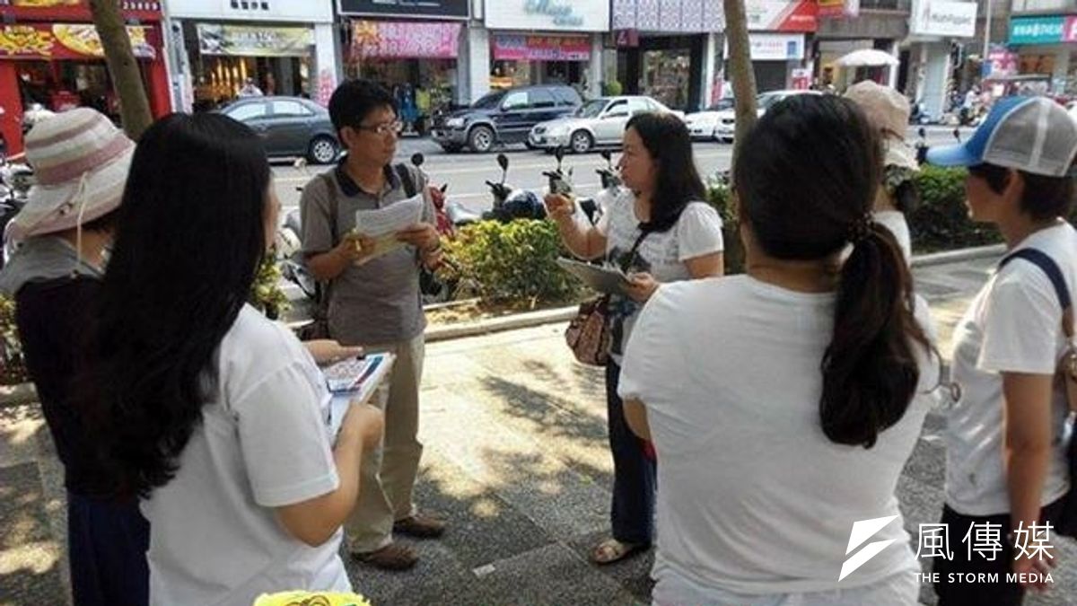 上百名幼教老師和家長31日在台中反對幼照法修法。圖為反幼照法連署在高雄的活動。(取自教保合作成長協會臉書) 上百名幼教老師和家長31日在台中反對幼照法修法。圖為反幼照法連署在高雄的活動。(取自教保合作成長協會臉書)