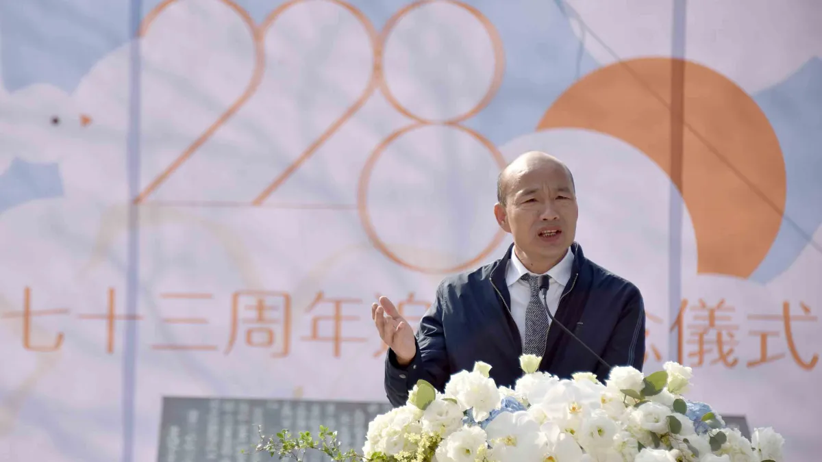 高雄市長韓國瑜(見圖)出席二二八73周年追思紀念會,卻在致詞時把「謝雪紅」稱為「王雪紅」。(高雄市政府提供)