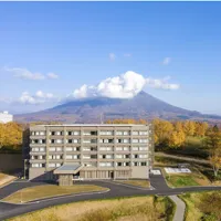 ニセコビレッジは、11年ぶりの5連休となるシルバーウィークに向けて都市部より約10℃涼しい気候を生かした「クールケーション」を提案し、音楽・美食・自然体験アクティビティを提供する。(写真/ニセコビレッジ PR事務局提供) ニセコビレッジは、11年ぶりの5連休となるシルバーウィークに向けて都市部より約10℃涼しい気候を生かした「クールケーション」を提案し、音楽・美食・自然体験アクティビティを提供する。(写真/ニセコビレッジ PR事務局提供)