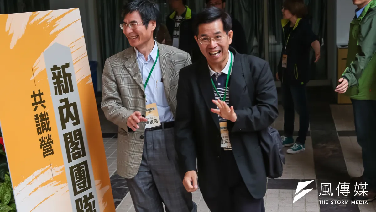 陳良基(左)即將升任科技部長,教育部長潘文忠表示,這是良基,圖為準教育部次長陳良基、準教育部長潘文忠30日出席「新內閣團隊」共識營。(資料照片,顏麟宇攝)