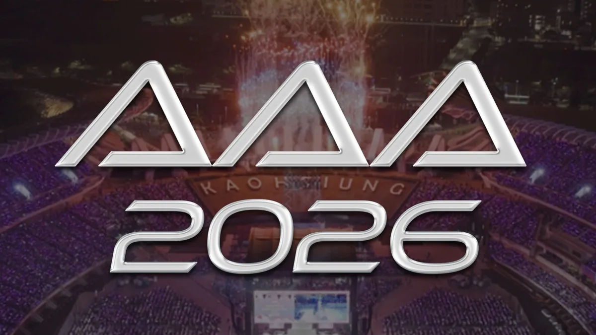 AAA 2026將於12月5、6日在高雄世運主場館登場,9月17、18日分別開放永豐、三星會員優先購,19日下午1點拓元全面開賣;每場最多購買2張,張員瑛、池昌旭、成韓彬主持,TXT、ATEEZ、NMIXX等人氣卡司齊聚。(圖/翻攝自AAA官方IG@aaa2026.11th)