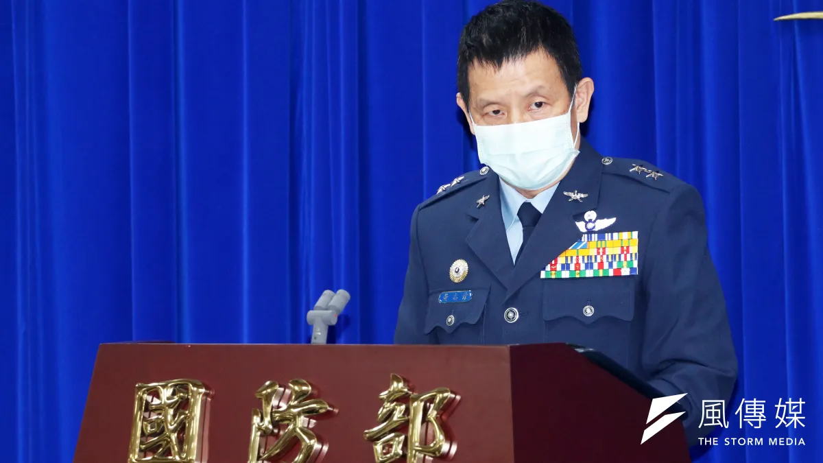 空軍參謀長黃志偉中將回應愛國者三型飛彈延夀軍購烏龍事件。(蘇仲泓攝)