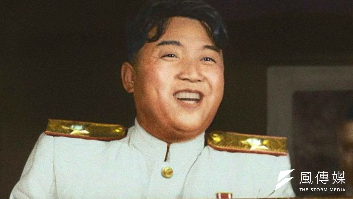 這是金日成還是金正恩?北韓公布其創建者金日成年輕時的舊照,與他的孫子金正恩十分肖似。(取自網路) 這是金日成還是金正恩?北韓公布其創建者金日成年輕時的舊照,與他的孫子金正恩十分肖似。(取自網路)