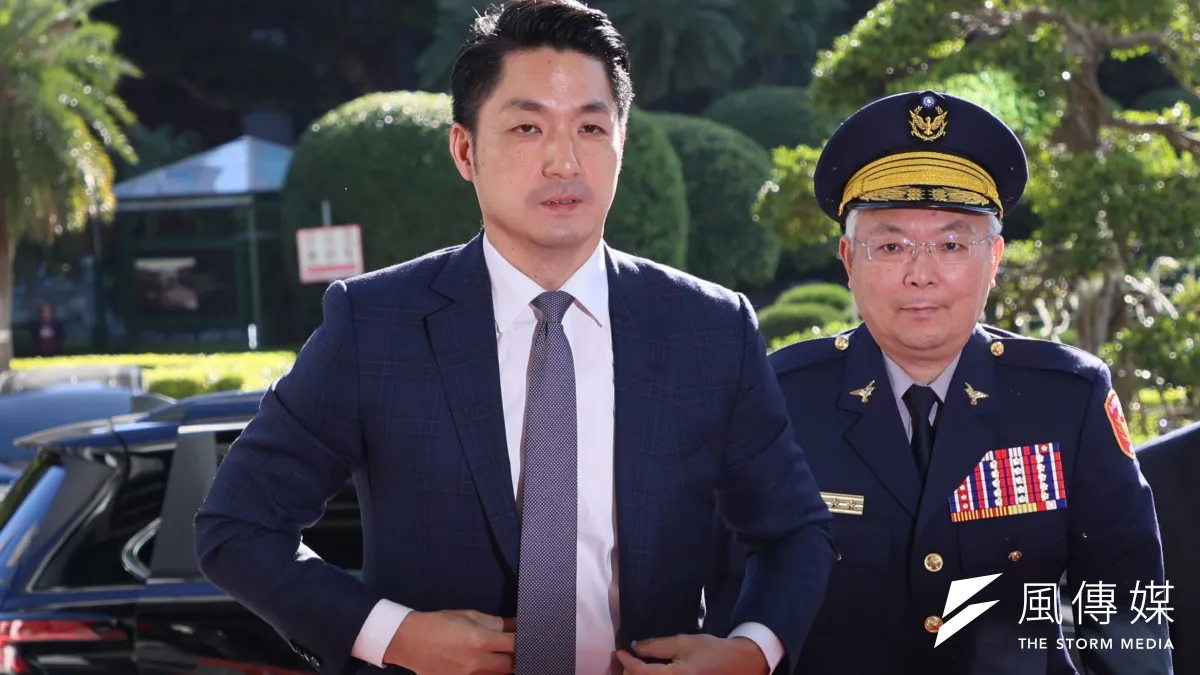 台北市長蔣萬安(左)遭前市長柯文哲質疑,為何要為監視器案增加9000萬預算?(資料照,柯承惠攝)