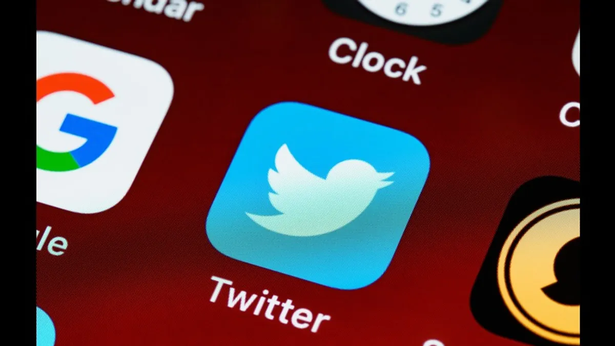 馬斯克收購推特後許多廣告商退出平台。(示意圖/Pexels)