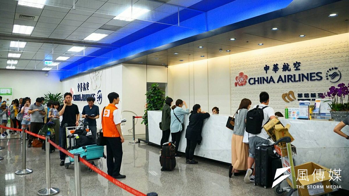 外傳華航開鍘參與罷工的機師,華航澄清,是因為罷工而暫時中止僱傭關係。(資料照,盧逸峰攝) 外傳華航開鍘參與罷工的機師,華航澄清,是因為罷工而暫時中止僱傭關係。(資料照,盧逸峰攝)