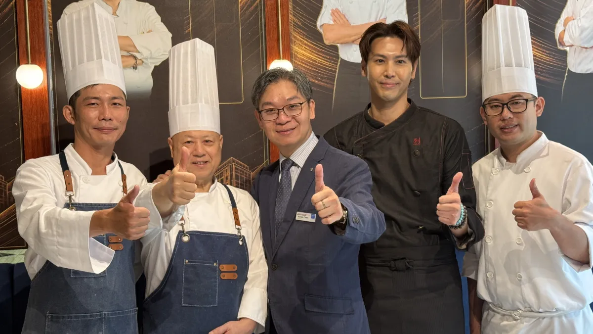 左起青山日本料理主廚蕭力升、酒店行政主廚鐘安富、總經理陳柏瑆、型男主廚陳德烈及富品軒港式飲茶主廚莊浩瑋,共同為「經典傳承・匠心新藝」餐飲計畫揭開序幕。(圖/新北林口爵怡溫德姆酒店提供)