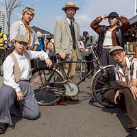 観光局は、市民や家族、友人同士で「レトロドレスコード」を楽しむよう呼びかけている。(写真/高雄市観光局提供) 観光局は、市民や家族、友人同士で「レトロドレスコード」を楽しむよう呼びかけている。(写真/高雄市観光局提供)