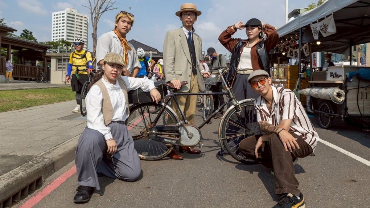 観光局は、市民や家族、友人同士で「レトロドレスコード」を楽しむよう呼びかけている。(写真/高雄市観光局提供) 観光局は、市民や家族、友人同士で「レトロドレスコード」を楽しむよう呼びかけている。(写真/高雄市観光局提供)