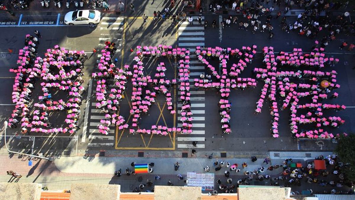 台灣伴侶權益推動聯盟呼籲,務必在2019年5月24日前讓台灣順利實現不打折扣的「婚姻平權」,讓同志可以合法結婚(取自伴侶盟臉書) 台灣伴侶權益推動聯盟呼籲,務必在2019年5月24日前讓台灣順利實現不打折扣的「婚姻平權」,讓同志可以合法結婚(取自伴侶盟臉書)