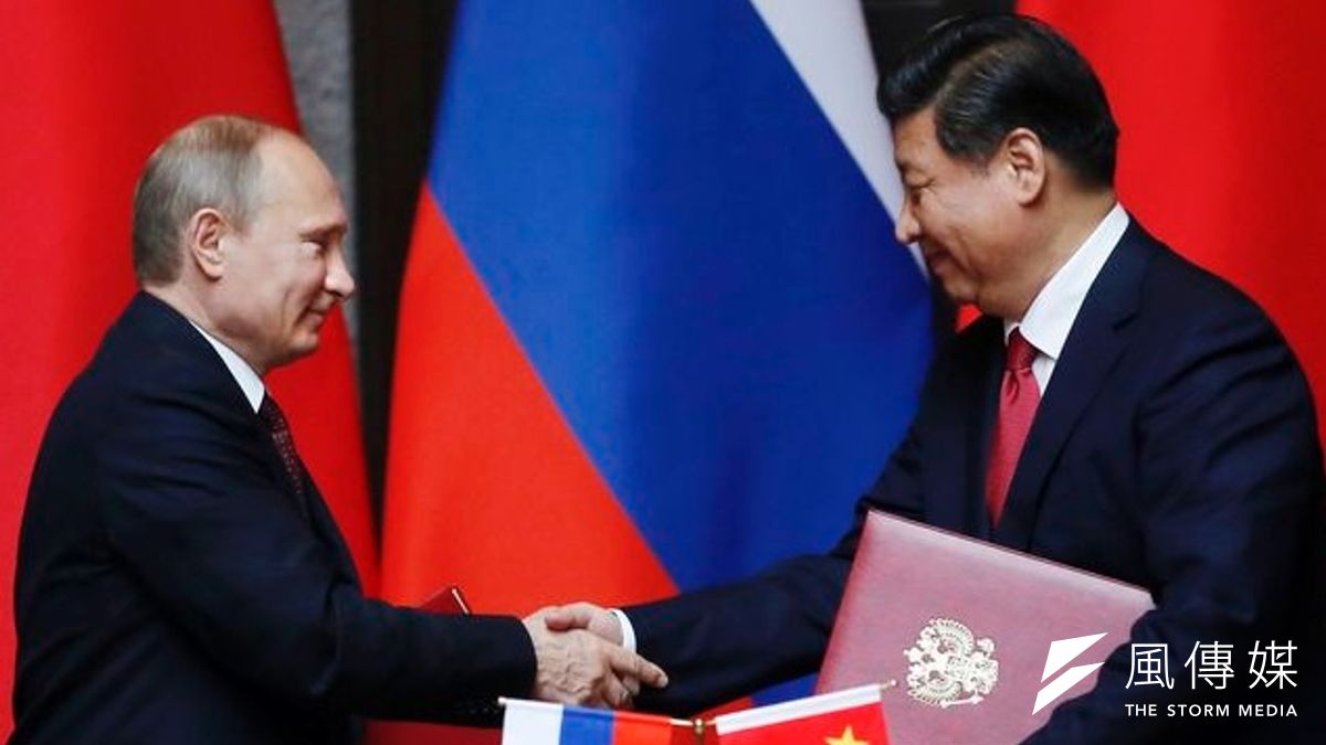 中國國家主席習近平(右)與俄國總統普京(左)20日於亞信會議中見面。(美聯社) 中國國家主席習近平(右)與俄國總統普京(左)20日於亞信會議中見面。(美聯社)