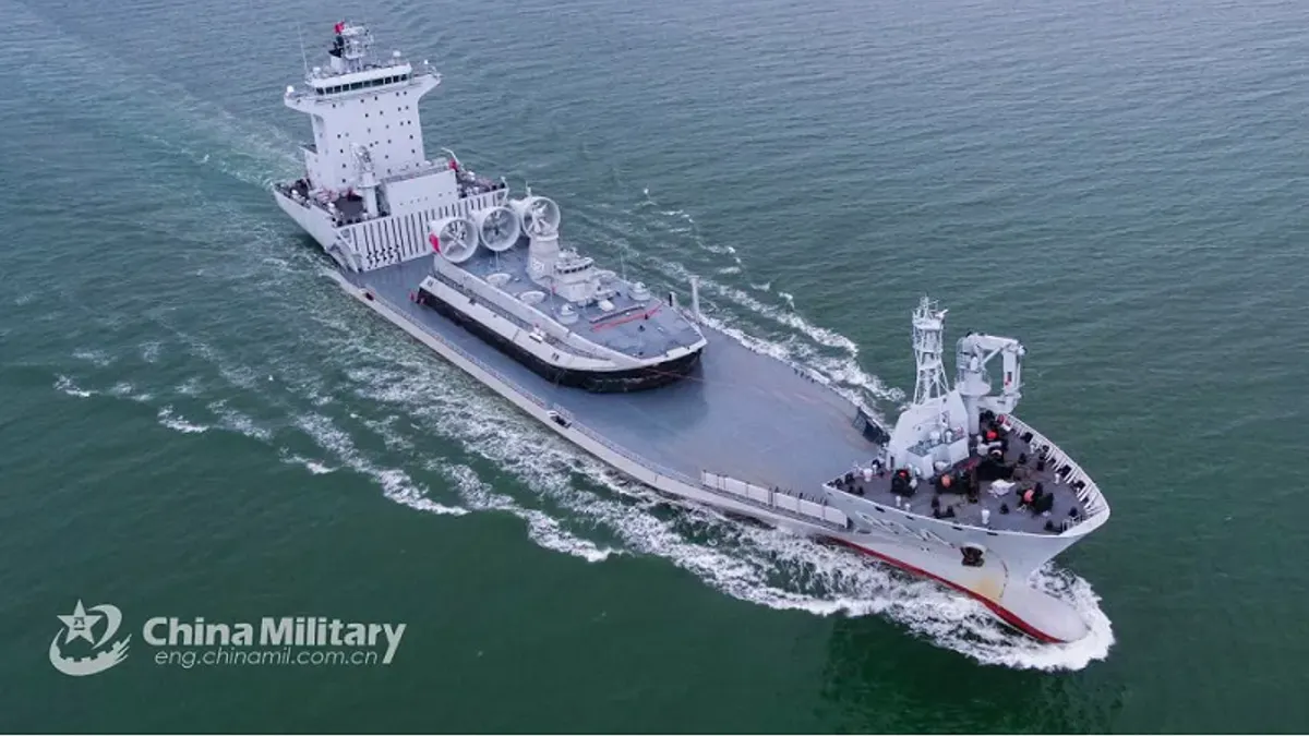 中國半潛船飲馬湖號。(來源:中國軍網)