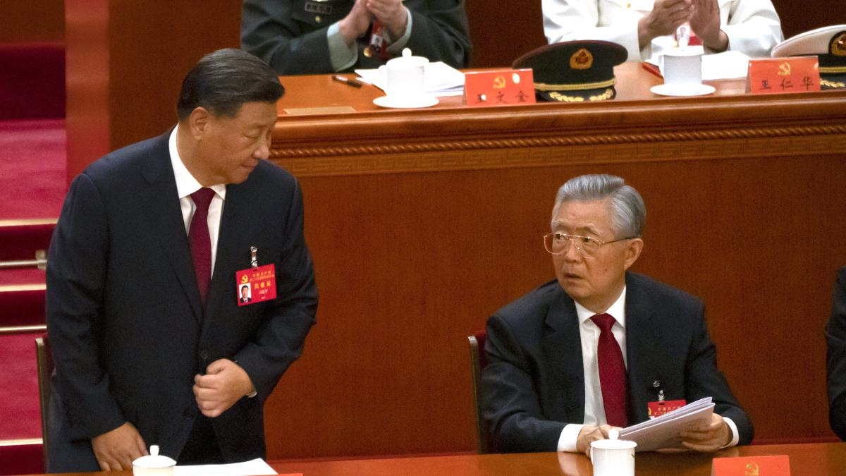 「胡錦濤離世」傳聞瘋傳引爆搜索潮!從二十大「被請離席」到「食物中毒」疑雲,秦楓闢謠「帳號遭冒用」