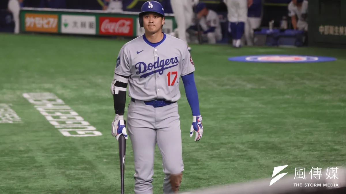 大谷翔平今(18)日在大聯盟東京海外開幕戰擊出安打後,全場球迷發出震耳欲聾的歡呼聲。(陳志豪攝)