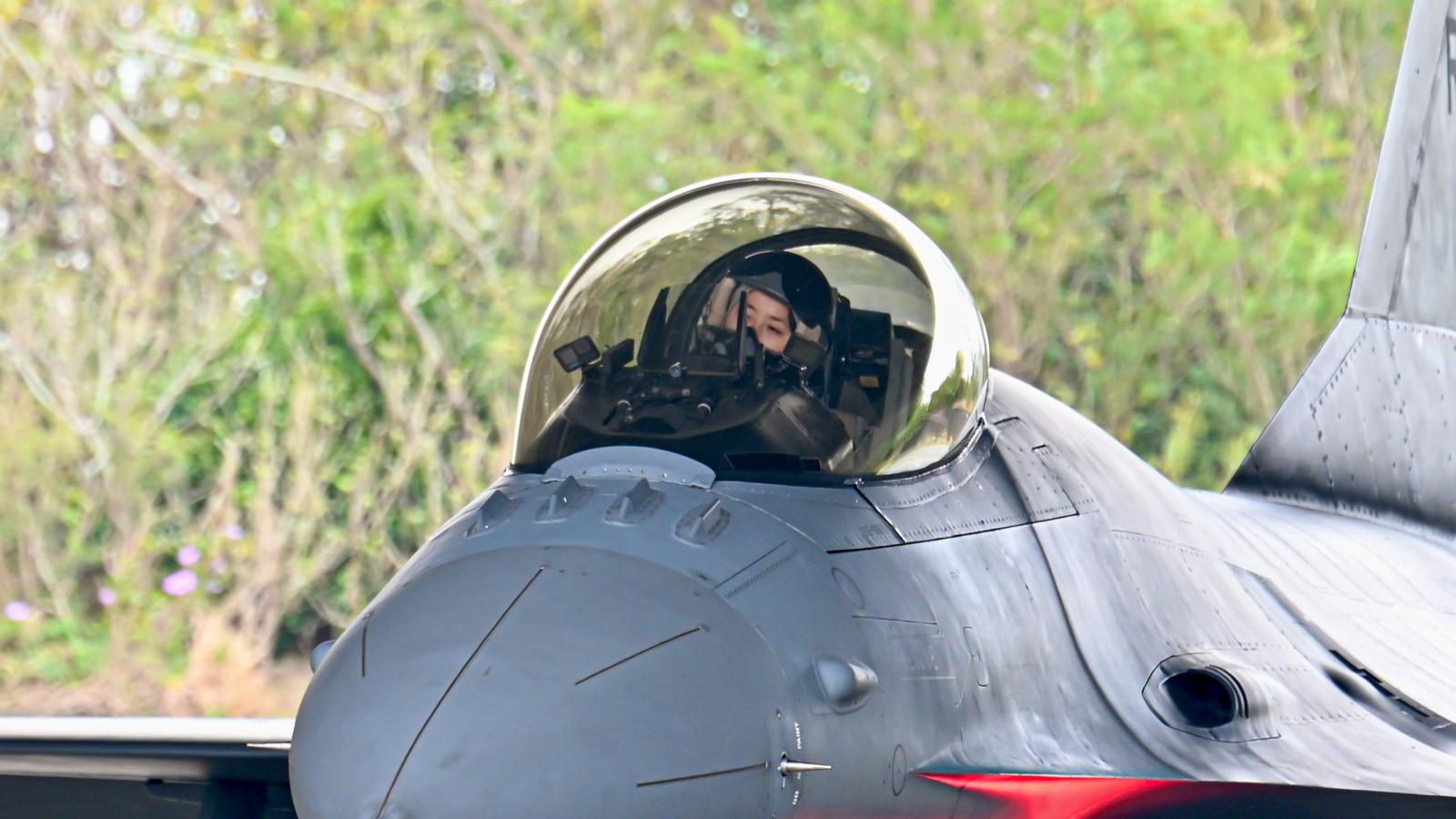 觀點投書:台灣留得住F-16,能不能也留住駕駛F-16的人