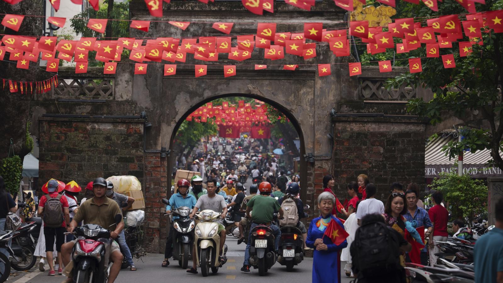 越南蓋首座「國產晶圓廠」卻開天窗?路透:不只廠址仍是雜草,甚至未跟ASML採購曝光機