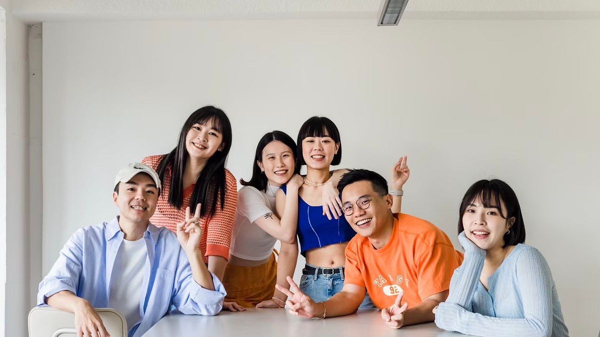 僅六人的團隊一星期只上三天班,左一的公司負責人小咪認為,這樣才能保持團隊的最佳狀態。(小行星視覺整合行銷提供) 僅六人的團隊一星期只上三天班,左一的公司負責人小咪認為,這樣才能保持團隊的最佳狀態。(小行星視覺整合行銷提供)