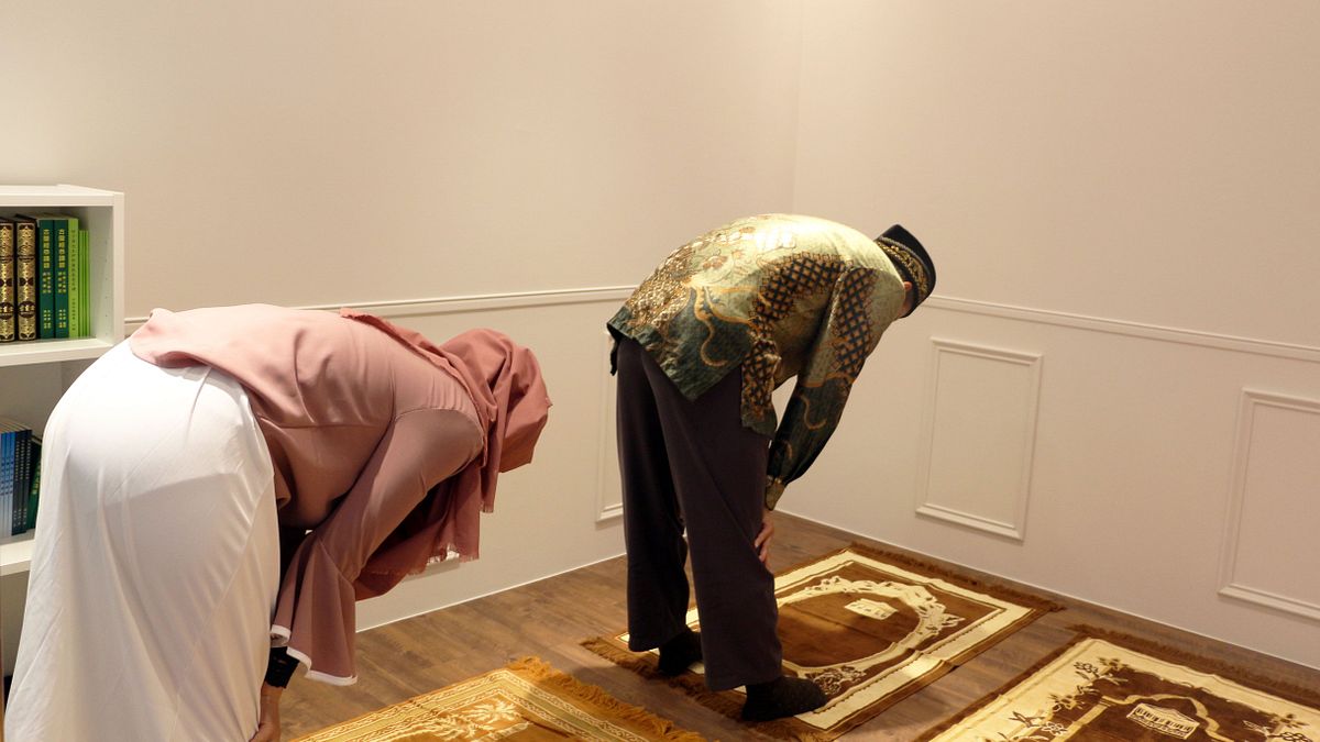 新北市立圖書館中和分館首度舉辦「齋戒月走讀」活動,帶大家走訪清真寺,並與500位穆斯林朋友一同享用開齋飯,認識穆斯林齋戒月的習俗。 (圖/新北市立圖書館提供) 新北市立圖書館中和分館首度舉辦「齋戒月走讀」活動,帶大家走訪清真寺,並與500位穆斯林朋友一同享用開齋飯,認識穆斯林齋戒月的習俗。 (圖/新北市立圖書館提供)