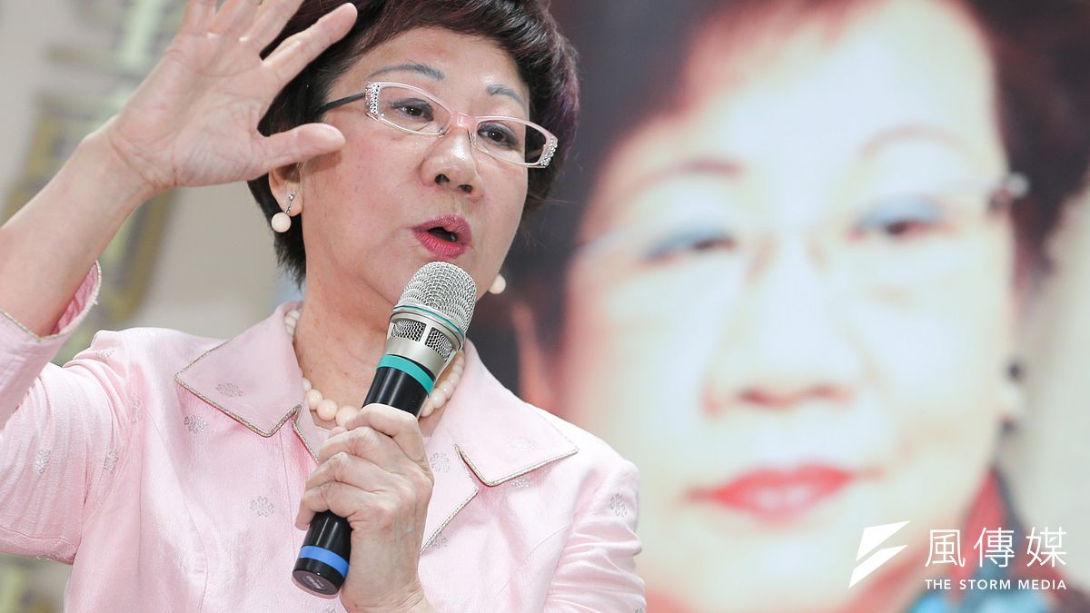 呂秀蓮肯定陳水扁守諾,二度邀她擔任副手,獨派大老吳澧培去年發表的書中,卻透露阿扁真實的考量。(陳明仁攝) 呂秀蓮肯定陳水扁守諾,二度邀她擔任副手,獨派大老吳澧培去年發表的書中,卻透露阿扁真實的考量。(陳明仁攝)