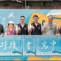「2026客家文藝季-恁字SAY 漫遊趣」登場,邀請民眾走進龍潭文學綠廊,感受客庄文學魅力。(圖/桃園市政府客家局提供) 「2026客家文藝季-恁字SAY 漫遊趣」登場,邀請民眾走進龍潭文學綠廊,感受客庄文學魅力。(圖/桃園市政府客家局提供)