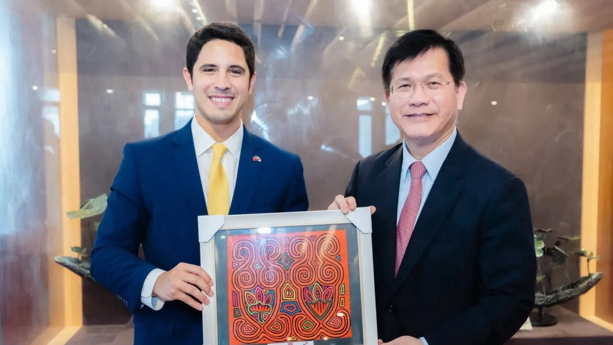 Foreign Minister Lin Chia-lung (right) hosts a luncheon welcoming the cross-party delegation led by Pérez (left), who serves as both Chairman of Panama's National Assembly Committee on Canal and Infrastructure and Executive Secretary of the Inter-Parliame