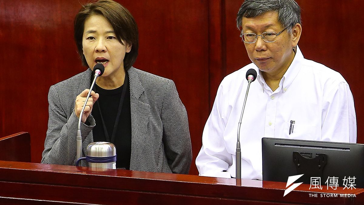 民眾黨立委蔡壁如接受《風傳媒》專訪時表示,台北市長柯文哲的繼任人選,應該就是黃珊珊了;圖為黃珊珊與柯文哲於市議會備詢。(顏麟宇攝) 民眾黨立委蔡壁如接受《風傳媒》專訪時表示,台北市長柯文哲的繼任人選,應該就是黃珊珊了;圖為黃珊珊與柯文哲於市議會備詢。(顏麟宇攝)