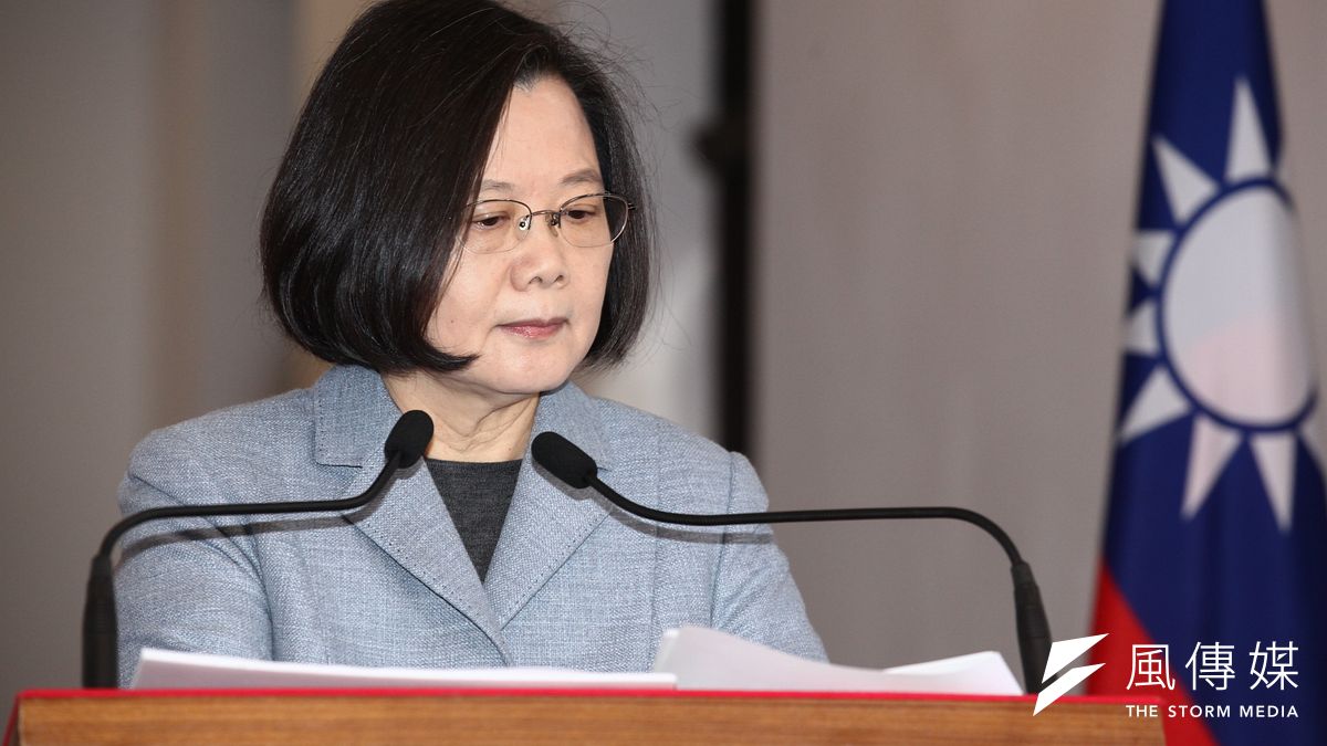 教育部長葉俊榮放行管中閔就任台大校長,對此總統蔡英文26日晚間在臉書發文表示,「無論是台大校長遴選的爭議,或是教育部長的決策,都沒有所謂總統默許的問題,這樣的操作無助於解決問題。」(資料照,蔡親傑攝) 教育部長葉俊榮放行管中閔就任台大校長,對此總統蔡英文26日晚間在臉書發文表示,「無論是台大校長遴選的爭議,或是教育部長的決策,都沒有所謂總統默許的問題,這樣的操作無助於解決問題。」(資料照,蔡親傑攝)