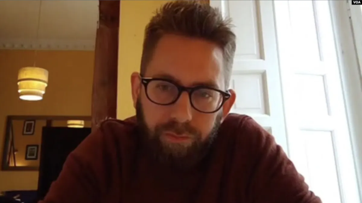 瑞典人權活動人士達林(Peter Dahlin) 通過Skype接受美國之音專訪。(美國之音)