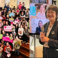葉玉如副局長(右)肯定新住民以影像述說生命故事,展現多元文化;新住民家庭齊聚一堂,將故事化作藝術展現大螢幕分享。(圖/高市社會局提供) 葉玉如副局長(右)肯定新住民以影像述說生命故事,展現多元文化;新住民家庭齊聚一堂,將故事化作藝術展現大螢幕分享。(圖/高市社會局提供)