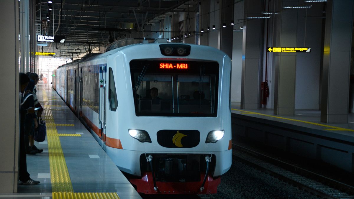 在BNI City站內的EA203系Rail Link 電車。(圖/作者|想想論壇提供) 在BNI City站內的EA203系Rail Link 電車。(圖/作者|想想論壇提供)