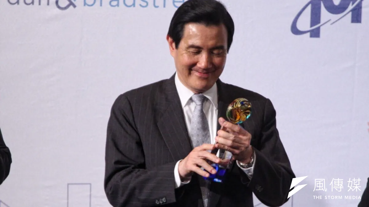 台北美國商會(AmCham Taipei)30日晚間舉行一年一度「謝年飯」,總統馬英九應邀出席,細數自己任內的外交與兩岸政績,強調兩岸累積了足夠的對等、尊嚴和互信,促成馬習會。(蔡耀徵攝)