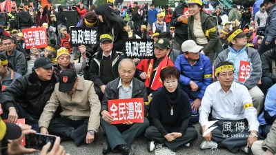 作者表示,如何讓各個保險及退休基金獨立經營,擺脫政治力的影響,純然由投資理財的專業來主導,才是對症下藥的作法。(資料照,甘岱民攝)