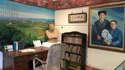 位於高雄美濃的鍾理和紀念館,館內重現作家寫作場景。(作者提供)