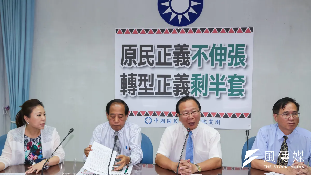 作者聲稱,促轉條例針對威權時期,民進黨利用多數政府將此法案很快地通過了,這不僅會讓「人民感到不公平」,而且「在界定上的偏頗感到憤怒」。(資料照,顏麟宇攝)