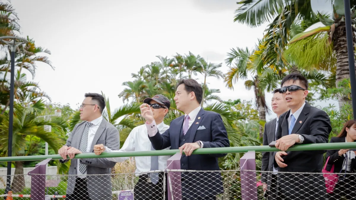 竹市代理市長邱臣遠率團參訪新加坡,汲取城市規劃成功經驗。(圖/新竹市政府提供)