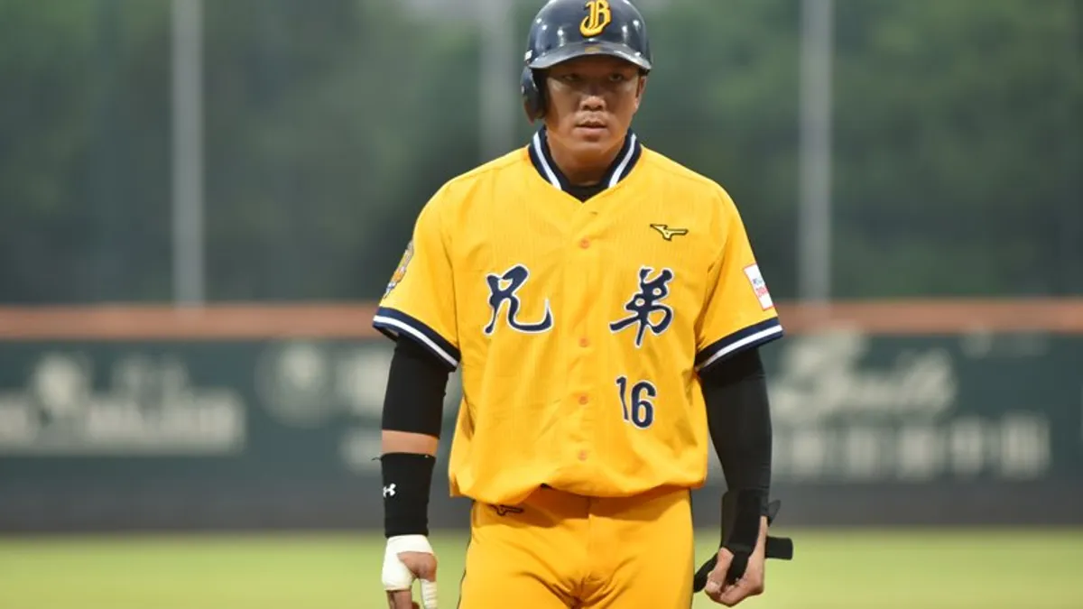 8万人のファンに見送られて引退した周思齊選手。かつて八百長事件で選手生命の危機に直面。(撮影:王永志) 8万人のファンに見送られて引退した周思齊選手。かつて八百長事件で選手生命の危機に直面。(撮影:王永志)