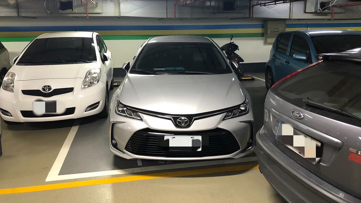 台灣民眾黨日前被爆料「寄生國會」。另有立院人員爆料,其實民眾黨不只「寄生國會」,甚至在立院停車場,民眾黨立委也將2個車位「有效利用」,硬是停了4台車。(讀者提供) 台灣民眾黨日前被爆料「寄生國會」。另有立院人員爆料,其實民眾黨不只「寄生國會」,甚至在立院停車場,民眾黨立委也將2個車位「有效利用」,硬是停了4台車。(讀者提供)