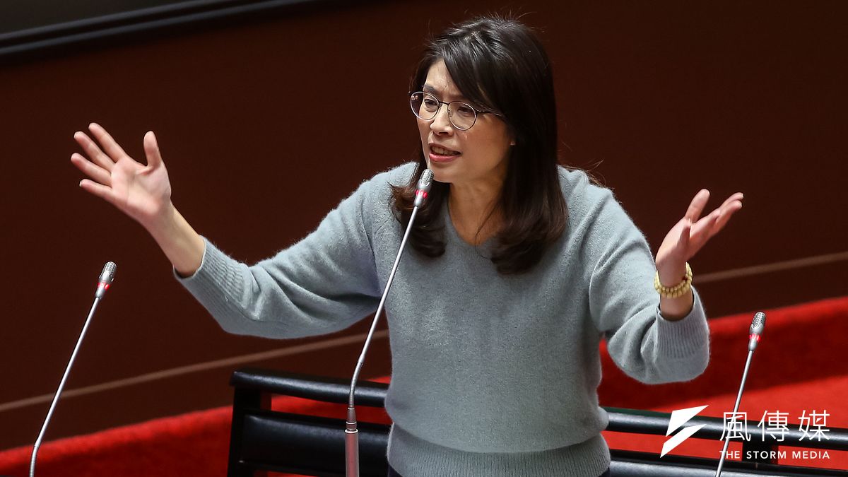 國民黨立委鄭麗文(見圖)26日於院會質詢衛服部長陳時中,針對疫苗問題提出質疑。(顏麟宇攝) 國民黨立委鄭麗文(見圖)26日於院會質詢衛服部長陳時中,針對疫苗問題提出質疑。(顏麟宇攝)