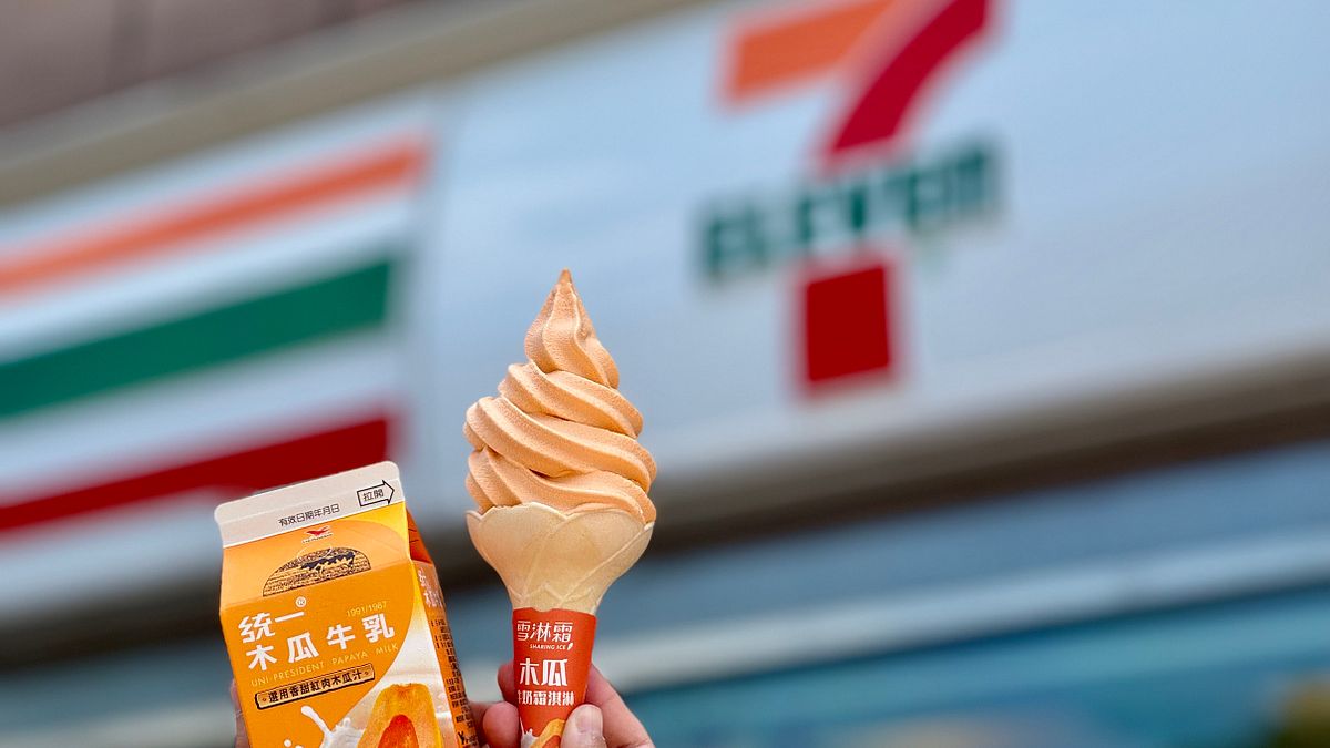 7-ELEVEN「雪淋霜」霜淇淋新口味首度神還原全民經典飲品「統一木瓜牛乳」。(圖/統一超商提供) 7-ELEVEN「雪淋霜」霜淇淋新口味首度神還原全民經典飲品「統一木瓜牛乳」。(圖/統一超商提供)