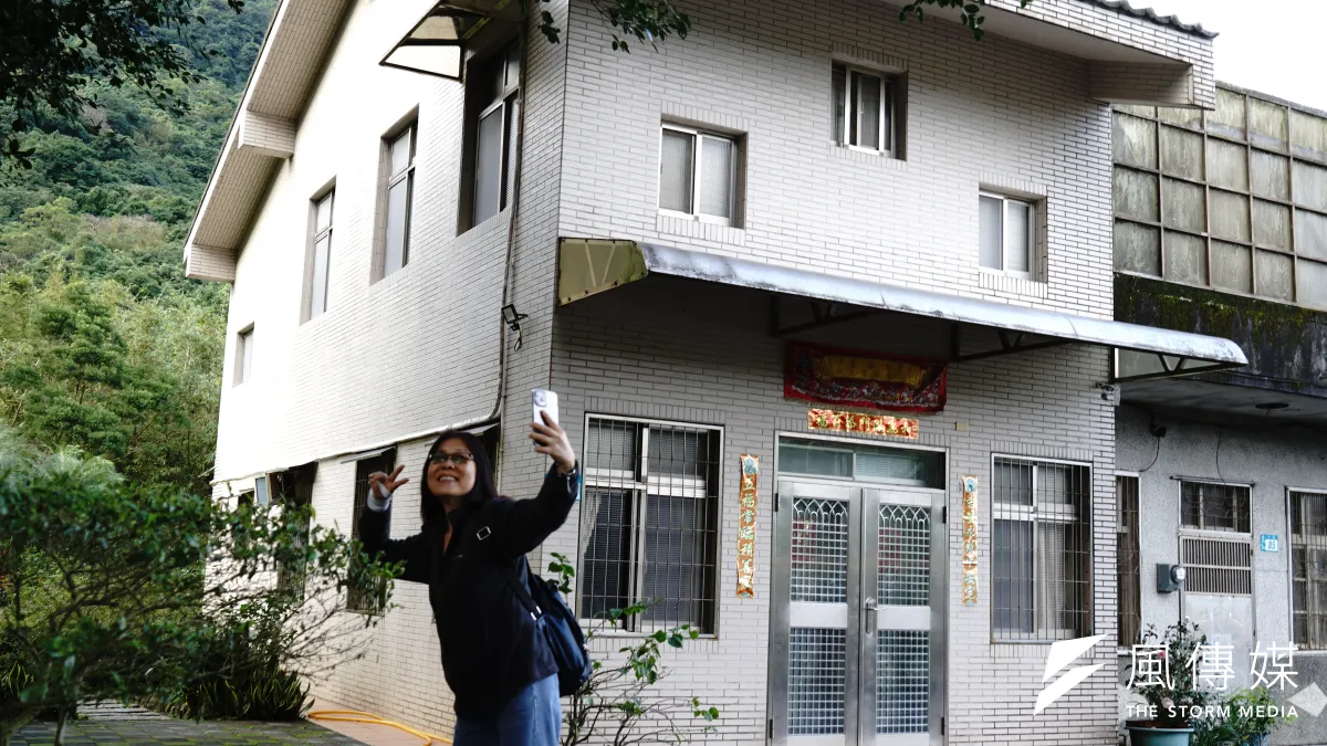 賴清德老家因違建爭議被網友稱為「賴皮寮」,並引發民眾前往打卡拍照。(張曜麟攝)