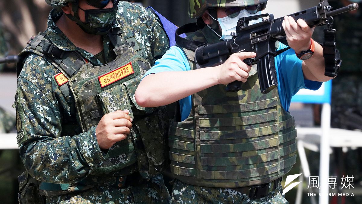 國防部今(5)日特別開放其中之一、今年首次舉辦的「特戰體驗營」供媒體採訪。(蘇仲泓攝) 國防部今(5)日特別開放其中之一、今年首次舉辦的「特戰體驗營」供媒體採訪。(蘇仲泓攝)