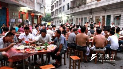 廣西玉林部份地區今年提早吃夏至狗肉餐。(取自網路)