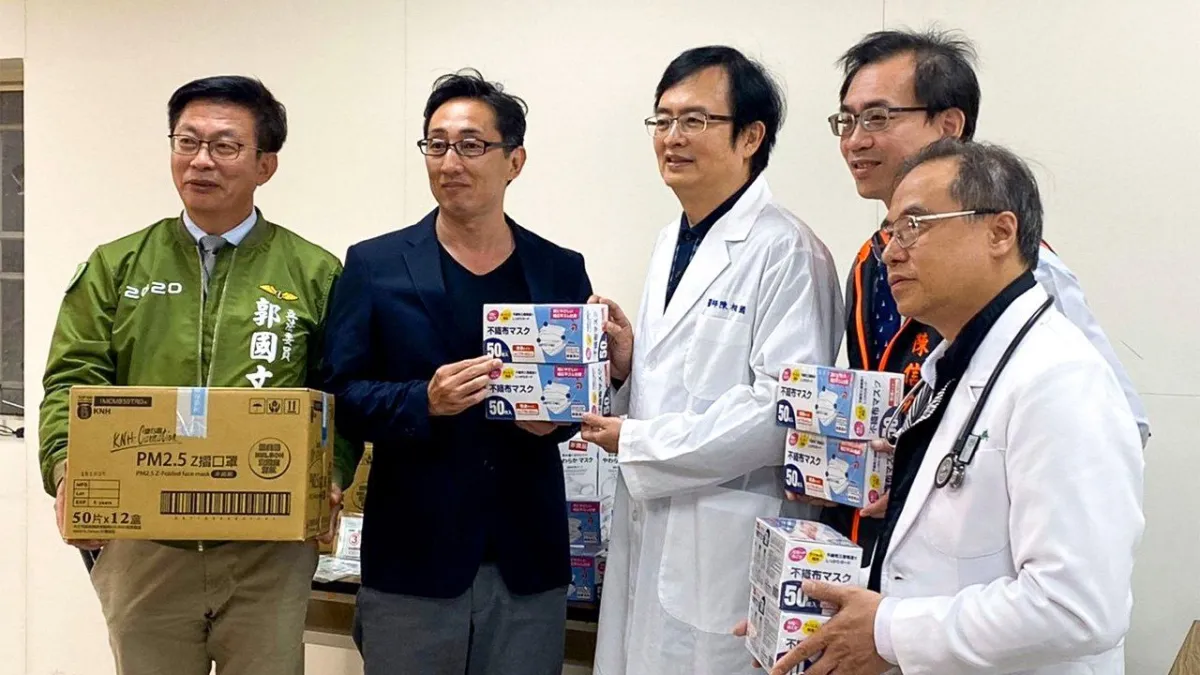 早在政府控管口罩之前,已有許多企業自發性捐贈口罩給醫護單位。(圖/野崎孝男提供)