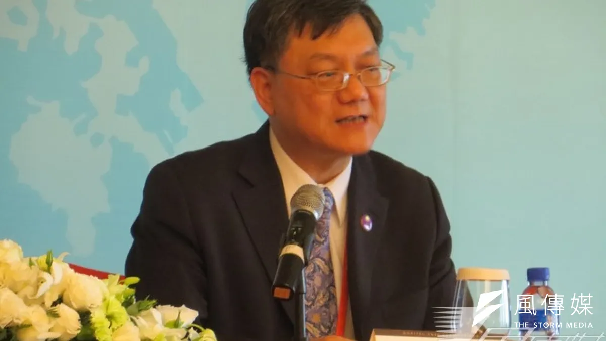 經濟部長杜紫軍指出,目前油價持續下挫,若跌至補貼基準點之下,經濟部將與相關單位討論,擬取消原本交通部及中油對客運、計程車所採用的油價補貼機制。(仇佩芬攝)