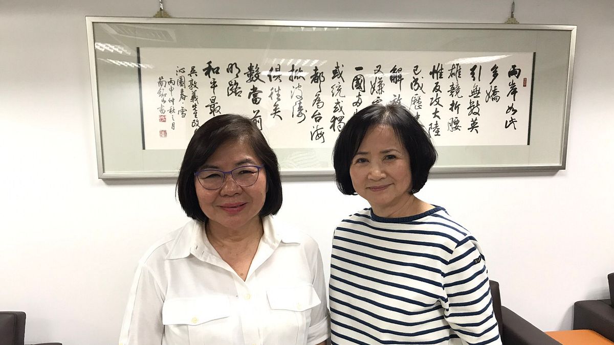 國民黨台北市黨部主委選舉15日即將開打,前民政局長黃呂錦茹7日將舉辦參選記者會,前總統馬英九、副主席郝龍斌將到場加持。圖為前民政局長黃呂錦茹(左)與國民黨主席吳敦義太太蔡令怡(右)合影。(黃呂錦茹辦公室提供) 國民黨台北市黨部主委選舉15日即將開打,前民政局長黃呂錦茹7日將舉辦參選記者會,前總統馬英九、副主席郝龍斌將到場加持。圖為前民政局長黃呂錦茹(左)與國民黨主席吳敦義太太蔡令怡(右)合影。(黃呂錦茹辦公室提供)