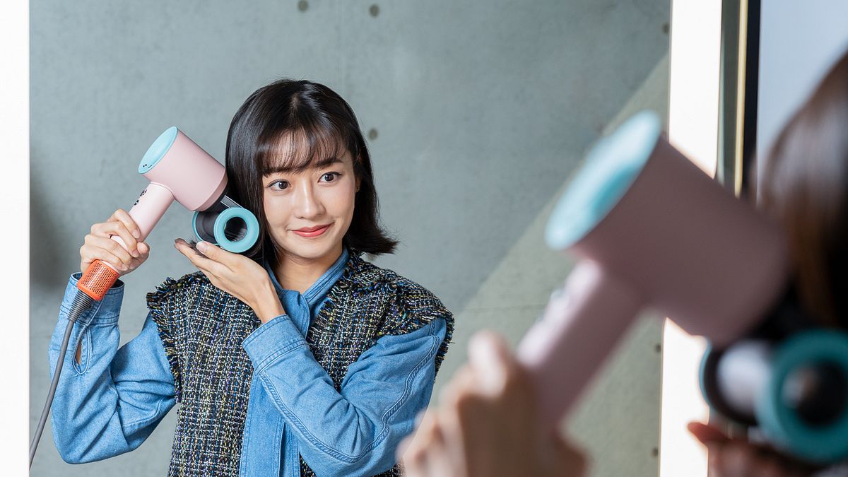 Dyson Supersonic™ 今日在台推出全新限定版炫彩粉霧拼色,以柔霧粉、蜜柑橙、薄荷綠搭出炫彩配色。 Dyson Supersonic™ 今日在台推出全新限定版炫彩粉霧拼色,以柔霧粉、蜜柑橙、薄荷綠搭出炫彩配色。