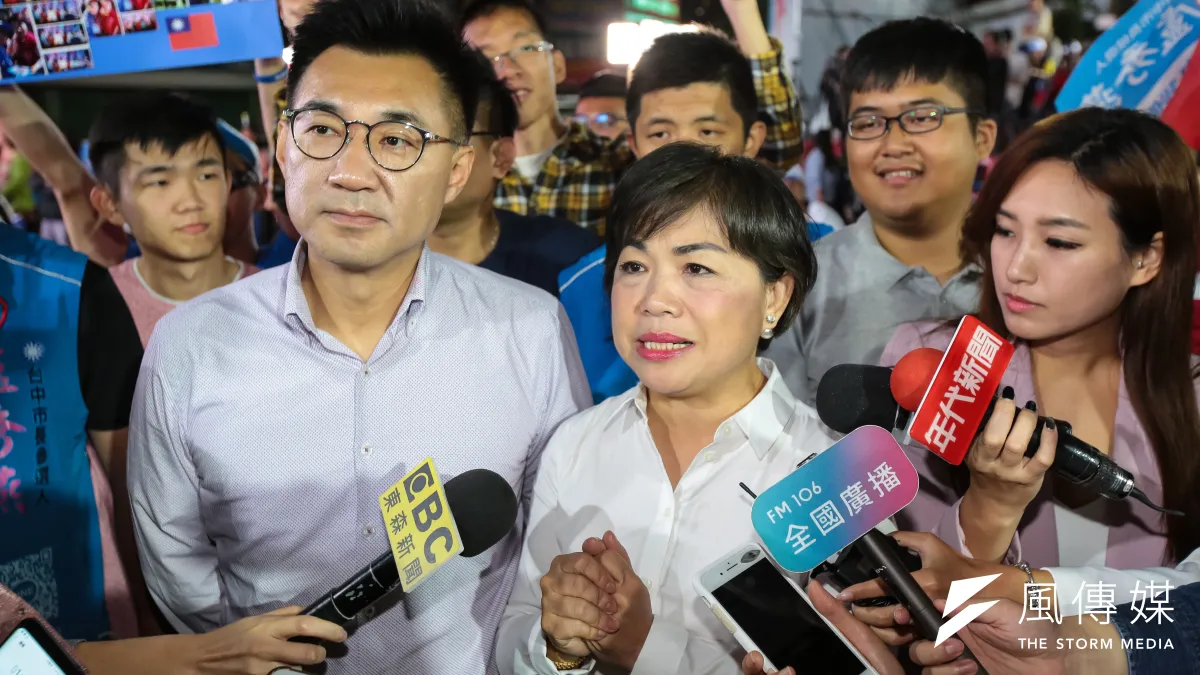 國民黨2026年台中市長的接班之戰還有變數,立委楊瓊瓔(右)率先宣布參選,外界呼聲高的江啟臣(左)卻仍未表態。(資料照,顏麟宇攝)