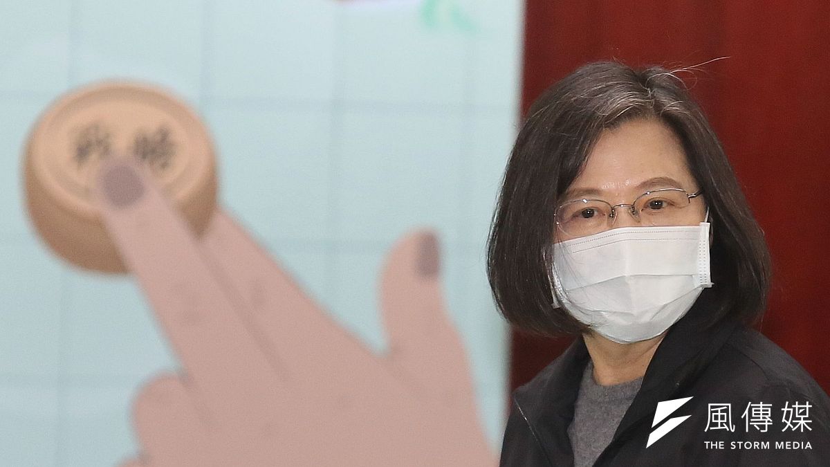 在蔡英文心中,所謂的「威權」跟「獨裁」,在反共的大格局下,都只是必要之惡.對當年的蔣經國如此,對今天的蔡英文也是如此。(資料照,柯承惠攝) 在蔡英文心中,所謂的「威權」跟「獨裁」,在反共的大格局下,都只是必要之惡.對當年的蔣經國如此,對今天的蔡英文也是如此。(資料照,柯承惠攝)