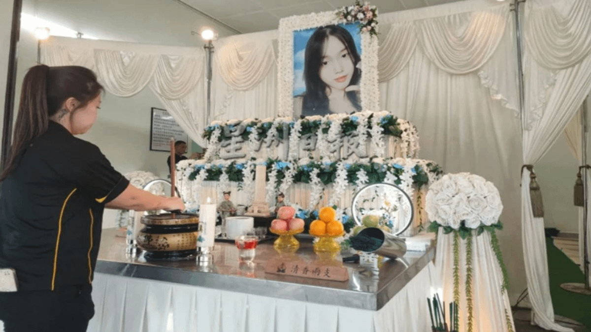 馬來西亞一名17歲少女每天熬夜讀書,僅睡4小時,結果考前一天腦中風離世。(圖/翻攝自臉書) 馬來西亞一名17歲少女每天熬夜讀書,僅睡4小時,結果考前一天腦中風離世。(圖/翻攝自臉書)